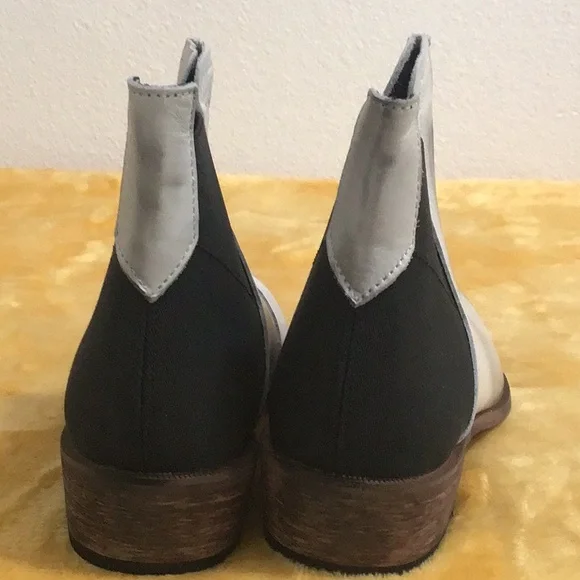 🆕 FREE PEOPLE Distressed Leather White Ankle Boots 1.75” Heel - Picture 7 of 11